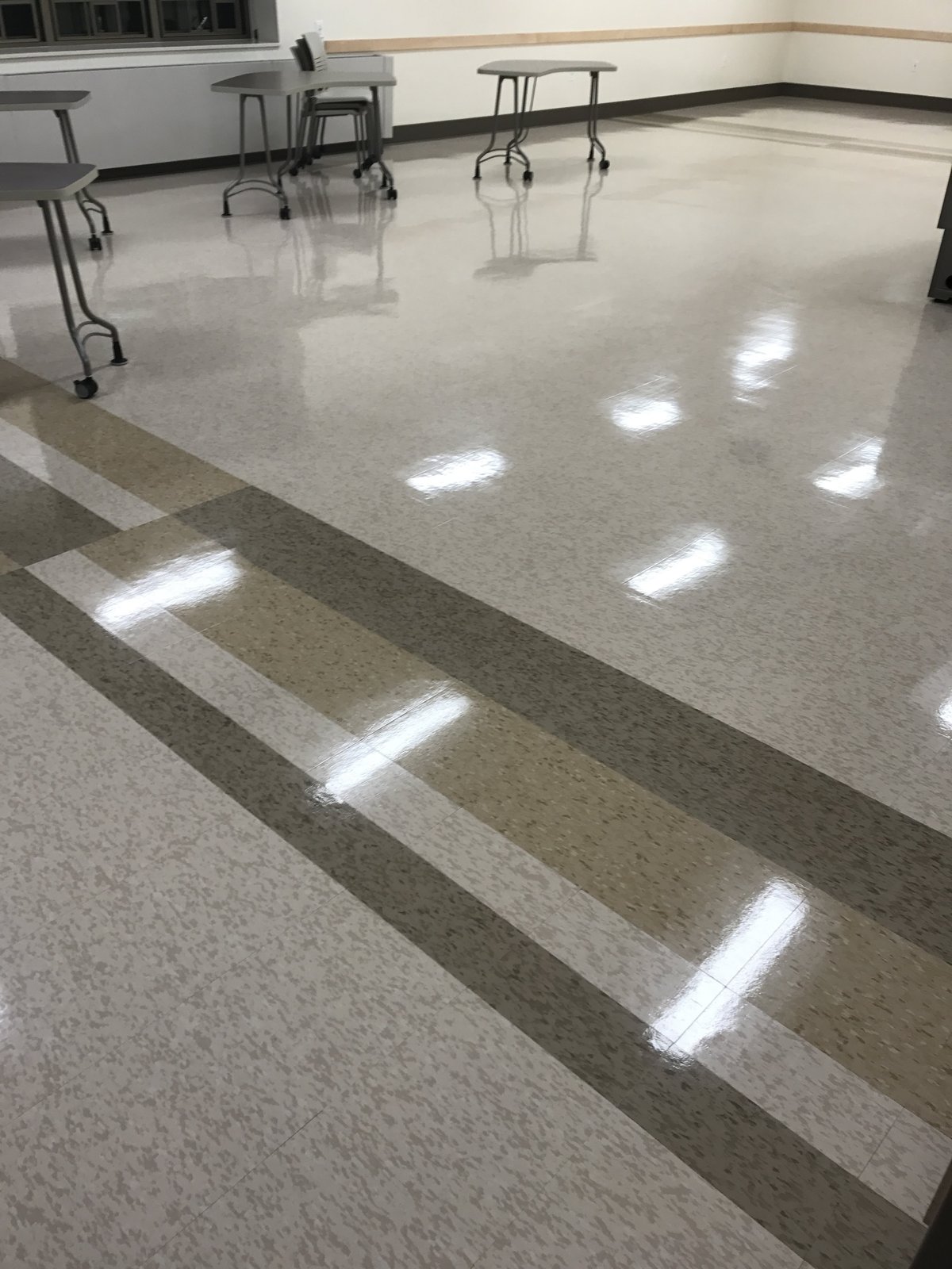 Classroom VCT with border stripes, high gloss